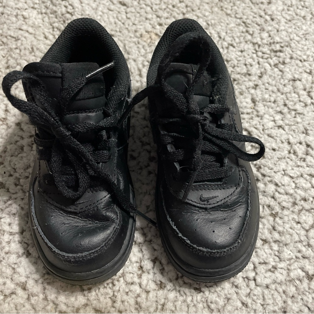 Black boys Nikes, size 9